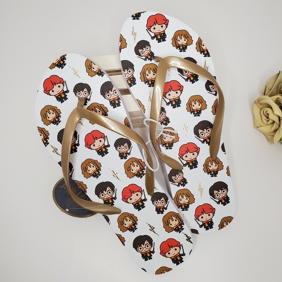🎁 Harry Potter Hogwarts Flip Flops 💫 - Picture 2 of 4